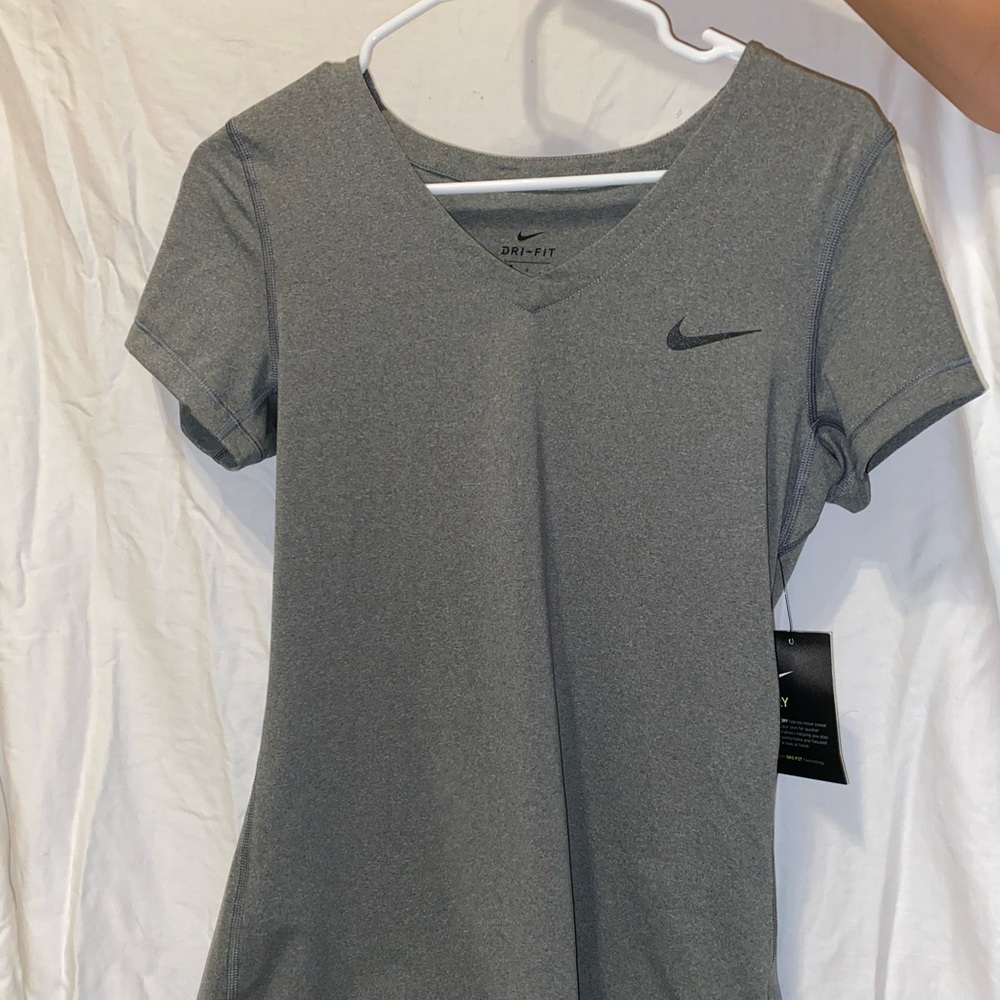 NWT Nike v neck training shirt